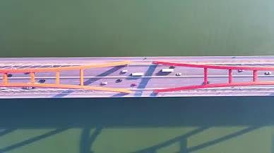 上帝视角航拍桥梁交通车流运输4k建筑视频的预览图